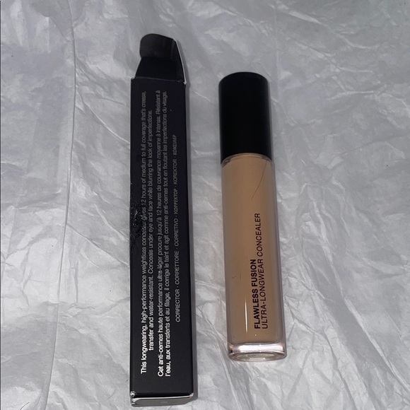 Laura Mercier Ultra-Longwear Concealer - Creamy Beige - Picture 4 of 4
